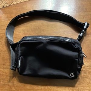 LuluLemon Everywhere Belt Bag black new